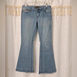 American Rag Nikki Flare jeans size 28 short